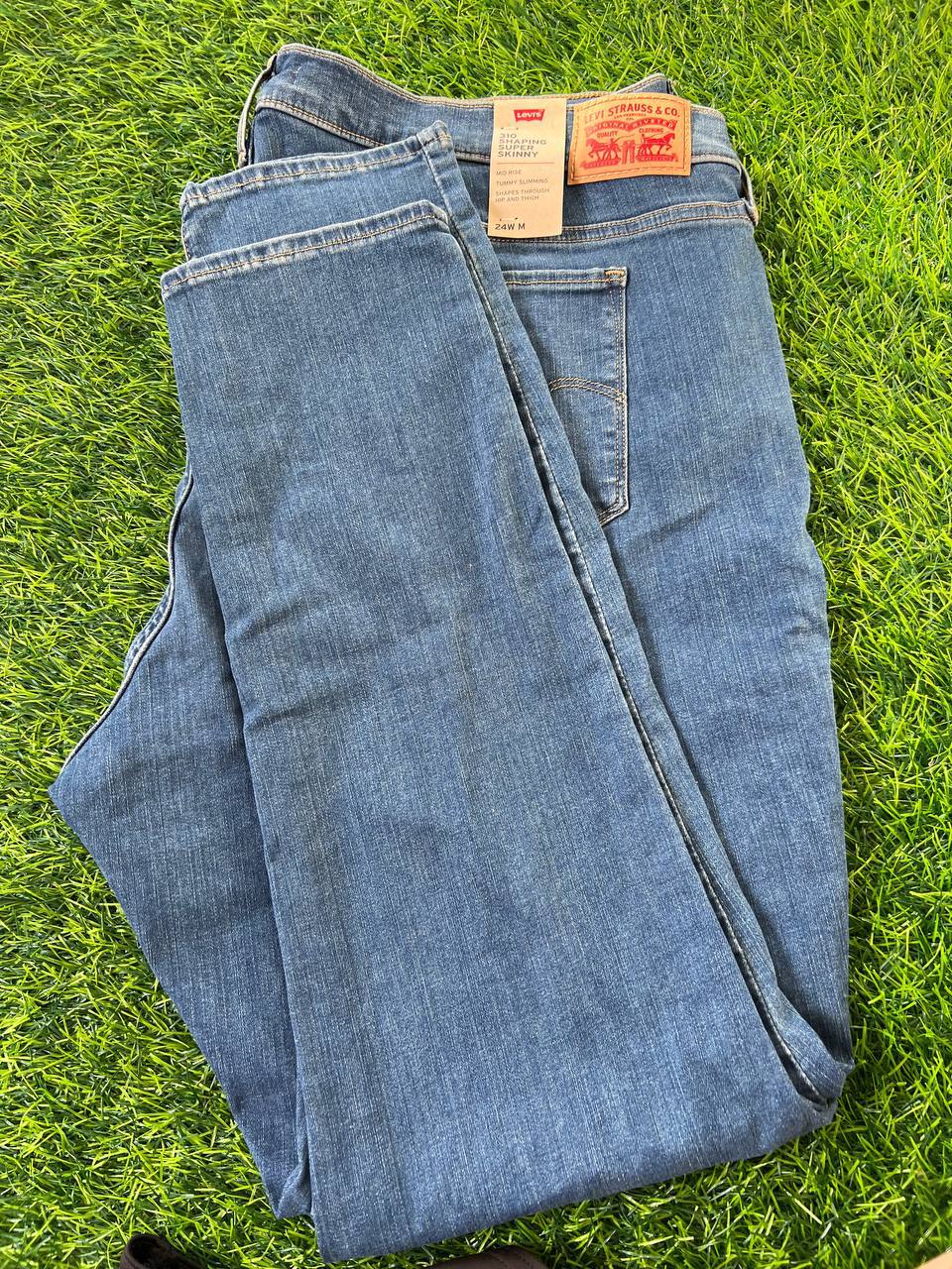 Levi’s 310 Shaping Super Skinny